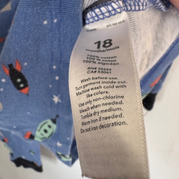 🚀 Carter’s Space Print 100% Cotton Pajama Set | Size 18 Months 🌙 - Picture 3 of 6